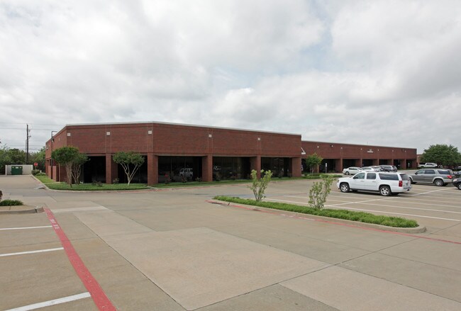 Plus de détails pour 3418 Midcourt Rd, Carrollton, TX - Local d'activités à louer