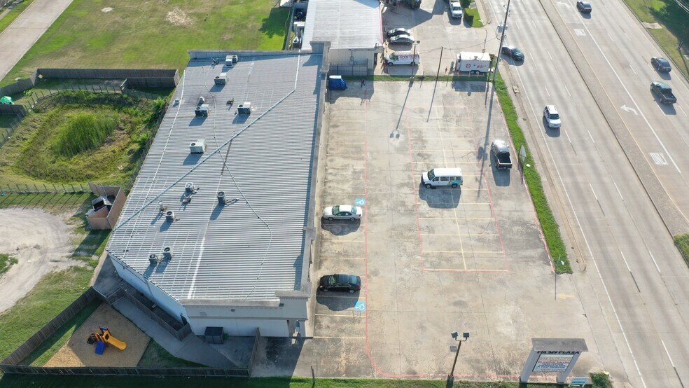 17335 FM 529 Rd, Houston, TX à louer - Photo du bâtiment - Image 3 de 4