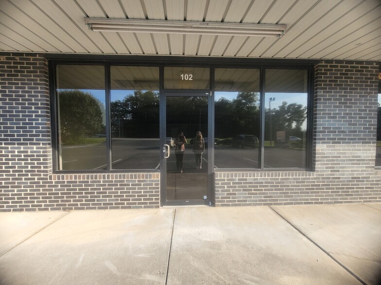 688 Albright Rd, Rock Hill, SC for lease - Interior Photo - Image 2 of 9