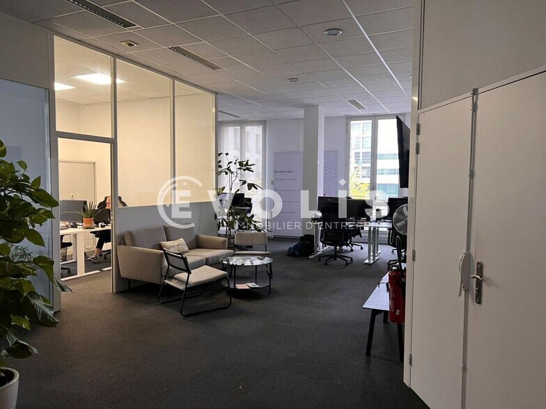 Office in Bordeaux for lease - Interior Photo - Image 3 of 13