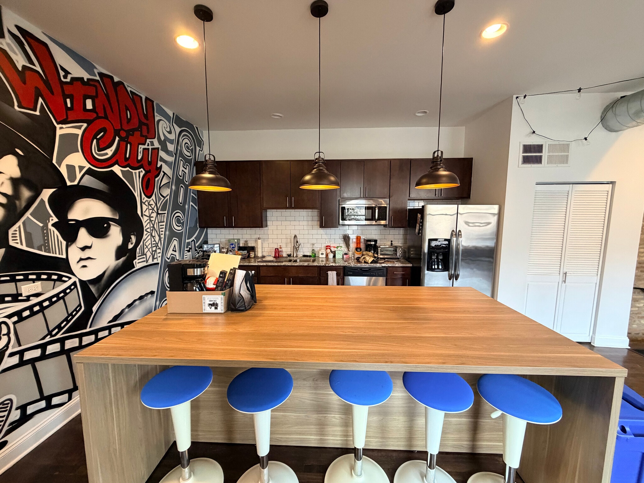 1360 N Milwaukee Ave, Chicago, IL for lease Interior Photo- Image 1 of 4