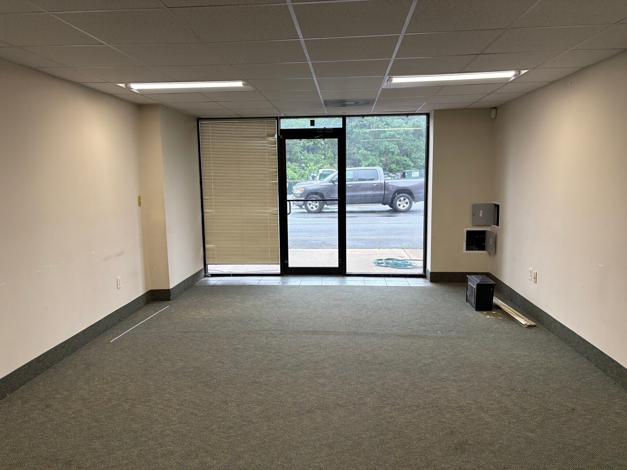 6302A Old North Point Rd, Sparrows Point, MD for lease Interior Photo- Image 1 of 7