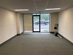 6302A Old North Point Rd, Sparrows Point, MD for lease Interior Photo- Image 1 of 7