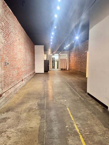 214 Magazine St, New Orleans, LA for lease - Interior Photo - Image 2 of 4