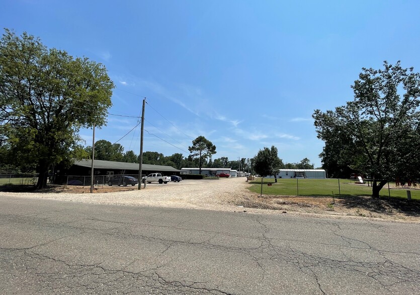 200 Old Broken Bow Hwy, Broken Bow, OK for sale - Primary Photo - Image 1 of 1