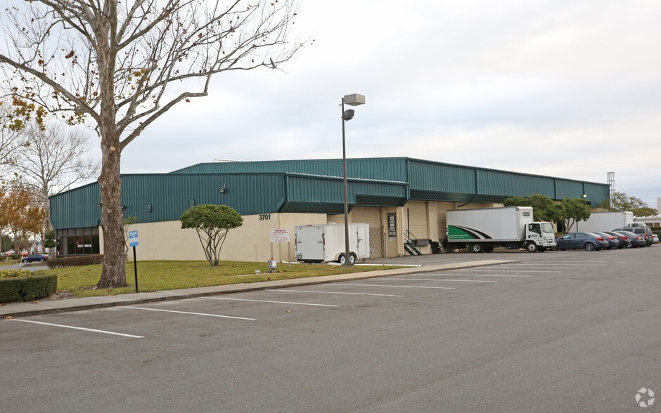 3701-3709 Vineland Rd, Orlando, FL for lease - Primary Photo - Image 1 of 14