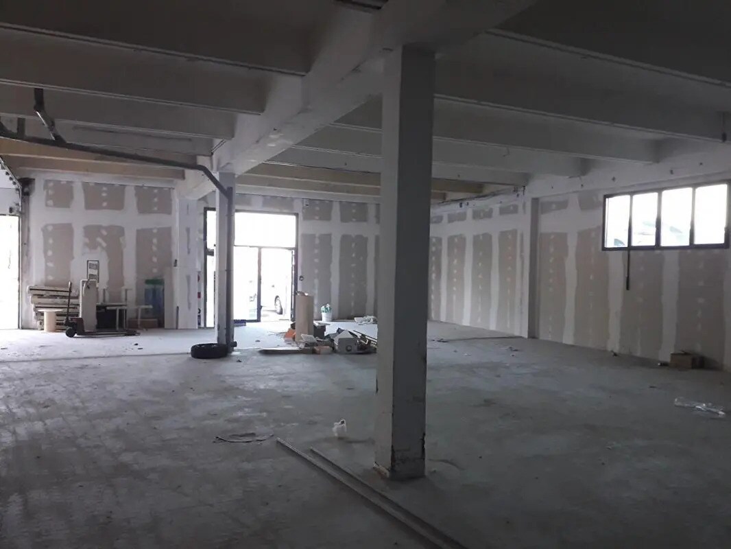 Industrial in Besançon for lease Interior Photo- Image 1 of 6