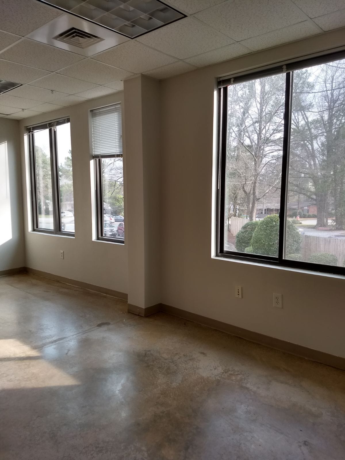 605 W Main St, Carrboro, NC à louer Photo intérieure- Image 1 de 2