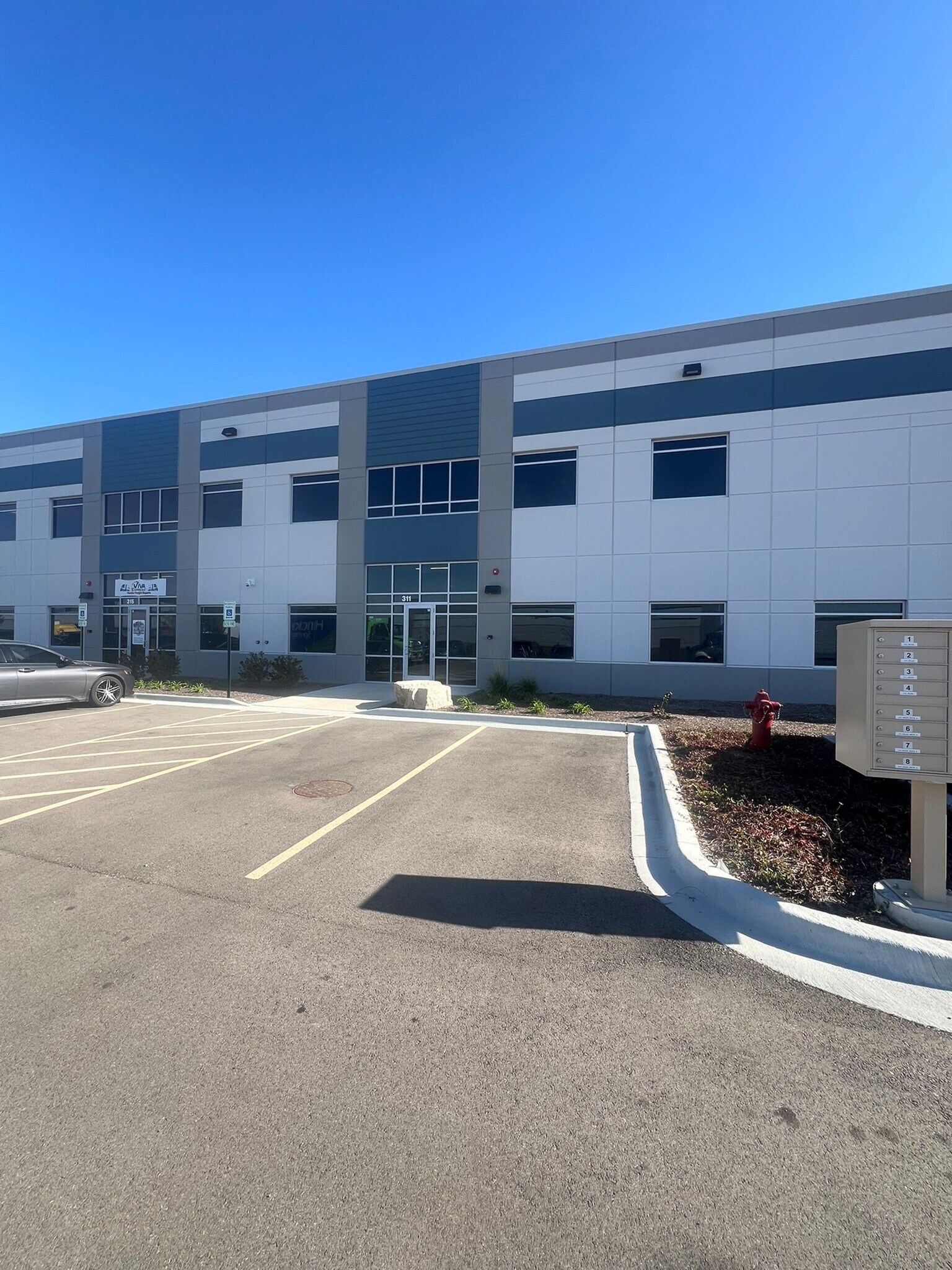 305 Miles Pky, Bartlett, IL for lease Interior Photo- Image 1 of 10