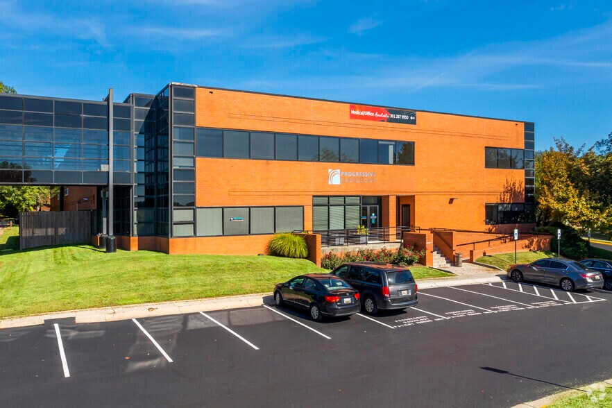 20410 Observation Dr, Germantown, MD à louer - Photo du bâtiment - Image 3 de 8