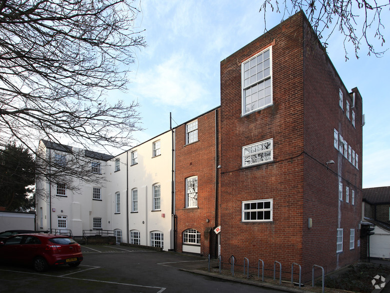 6 Cresswell Park, London for lease - Primary Photo - Image 2 of 8