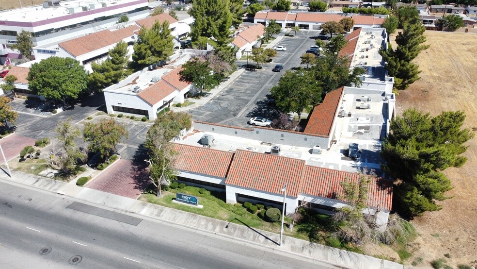 1543 E Palmdale Blvd, Palmdale, CA à louer - Aérien - Image 3 de 6