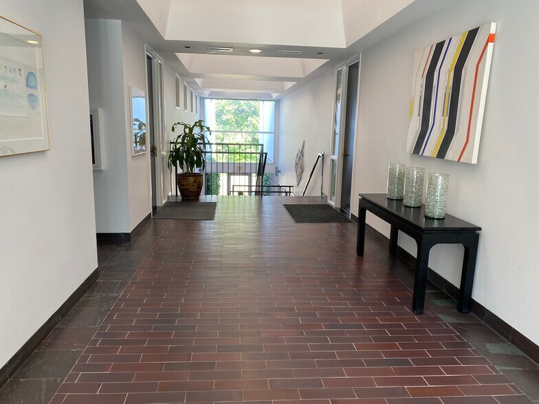 1005 S 76th Ave, Omaha, NE à louer - Photo intérieure - Image 3 de 53