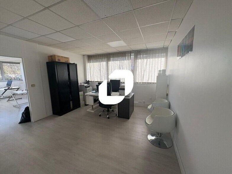 Office in Saint-Germain-en-Laye for sale - Interior Photo - Image 3 of 5