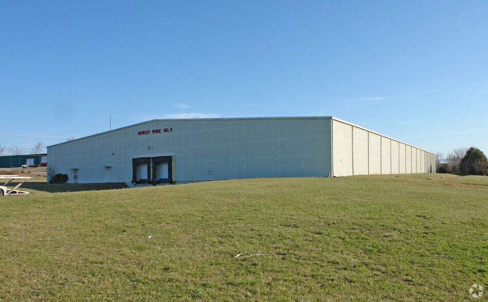 686 Industrial Park Rd, Piney Flats, TN à vendre - Photo principale - Image 1 de 1