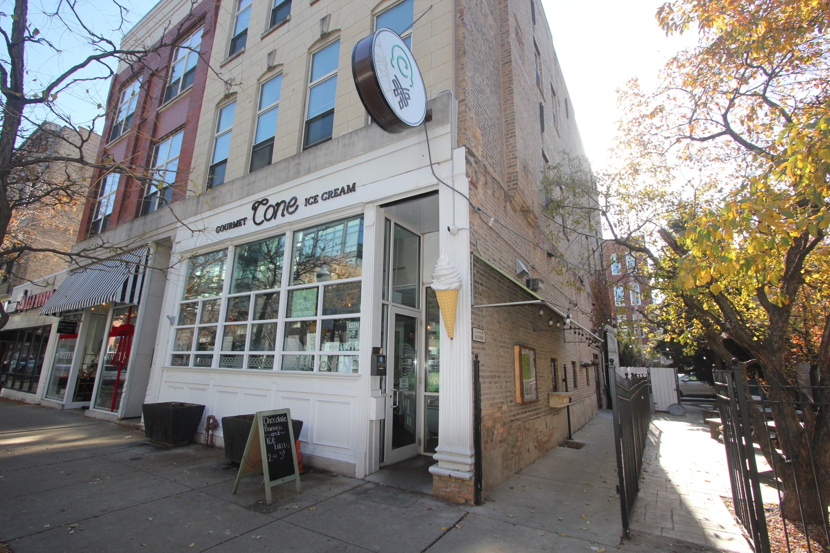 1047 W Madison St, Chicago, IL for lease Building Photo- Image 1 of 12