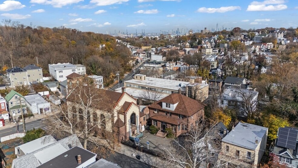 School, Church and Rectory for Sale portfolio of 2 properties for sale on LoopNet.ca - Building Photo - Image 3 of 3