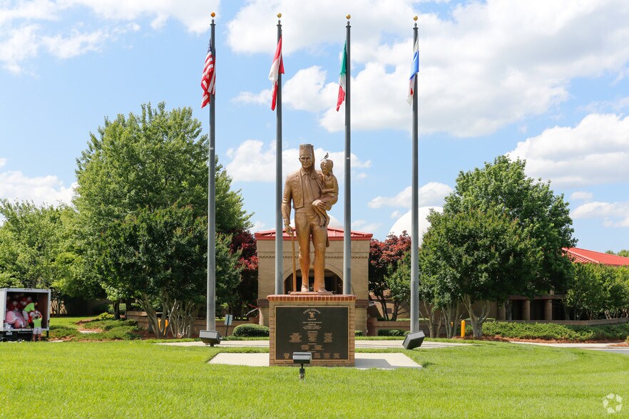 604 Doug Mayes Pl, Charlotte, NC à louer - Photo principale - Image 1 de 6