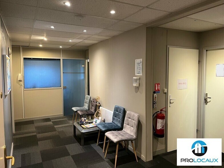 Office in Bois-Guillaume for sale - Interior Photo - Image 2 of 7