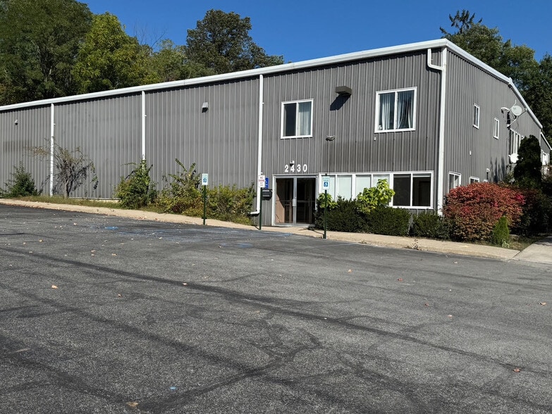 2430 NY-32, New Windsor, NY à louer - Photo principale - Image 1 de 8