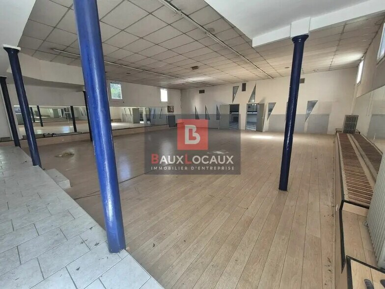 Retail in Salon-de-Provence for sale - Interior Photo - Image 2 of 11