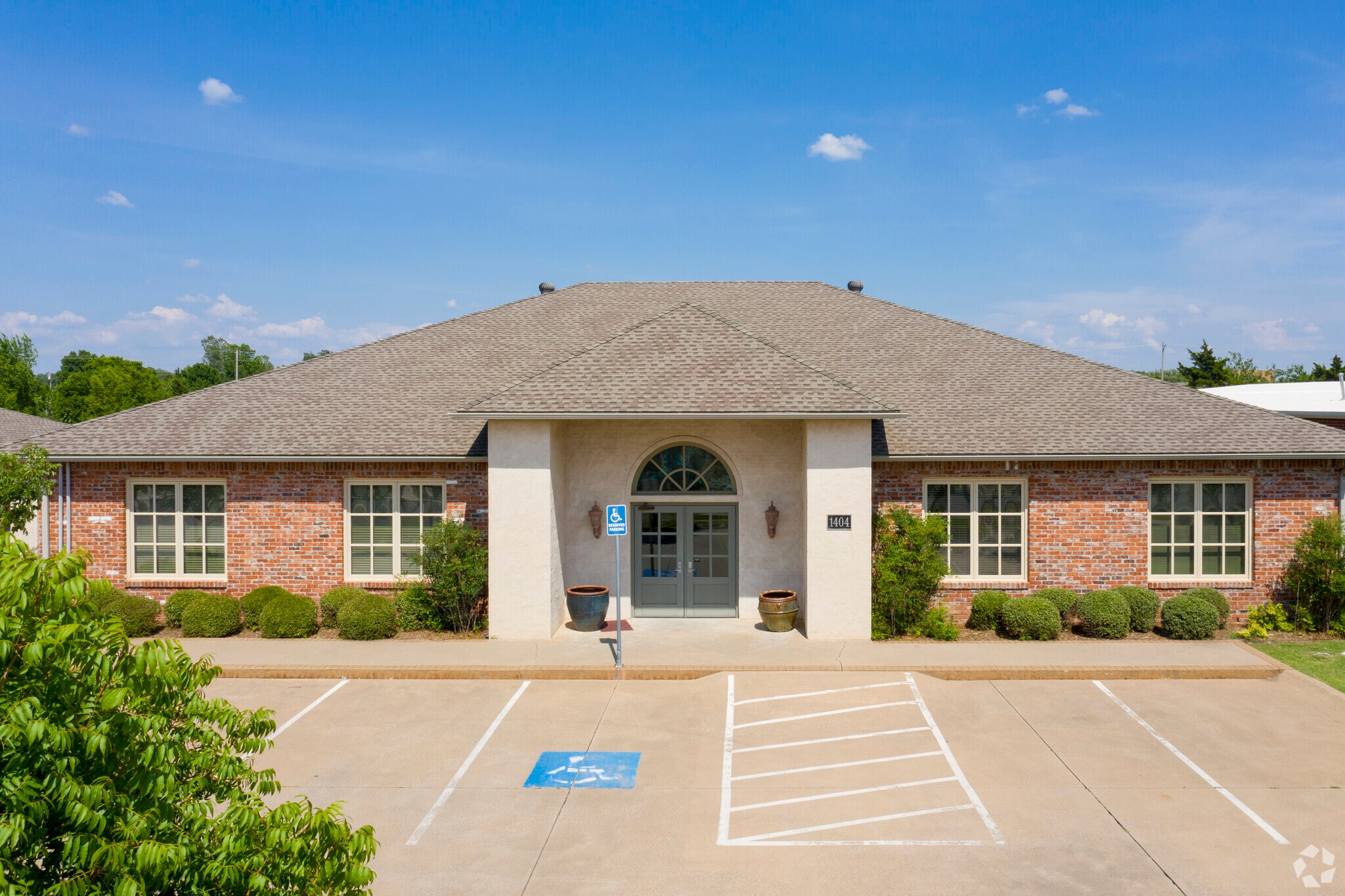 1404 S Fretz Ave, Edmond, OK for sale Primary Photo- Image 1 of 19