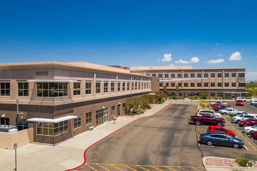 13555 W McDowell Rd, Goodyear, AZ à louer - Photo du bâtiment - Image 3 de 8
