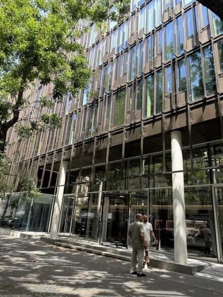 Retail in Paris for sale - Building Photo - Image 2 of 3