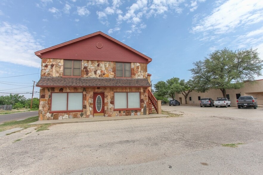 1201 E 11th Pl, Big Spring, TX à vendre - Photo du bâtiment - Image 2 de 41