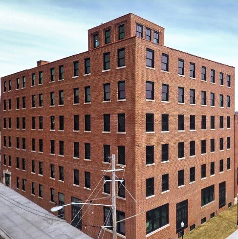 511 Pershing Ave, Davenport, IA à vendre Photo du bâtiment- Image 1 de 47