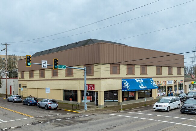 Plus de détails pour 411 SW 3rd St, Corvallis, OR - Commerce de détail à louer