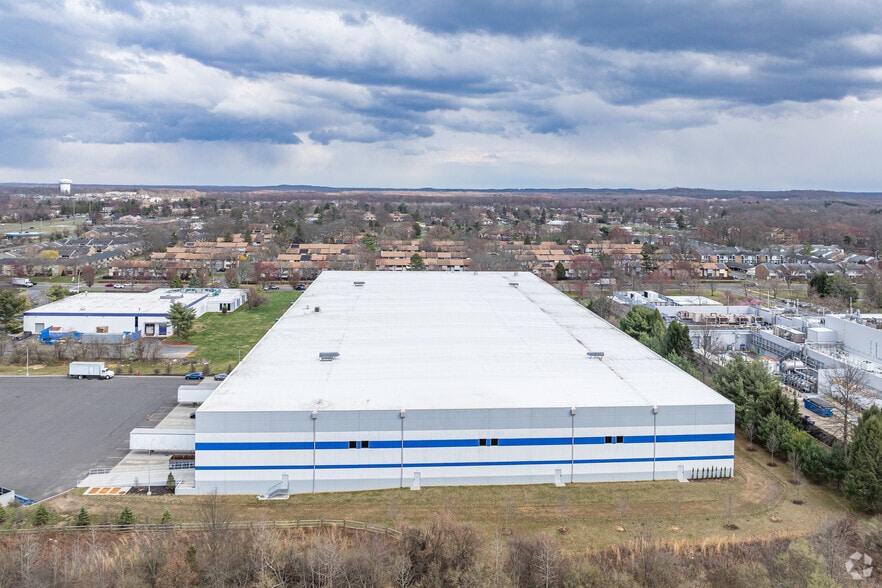 30 Lake Dr, East Windsor, NJ à louer - Aérien - Image 2 de 5