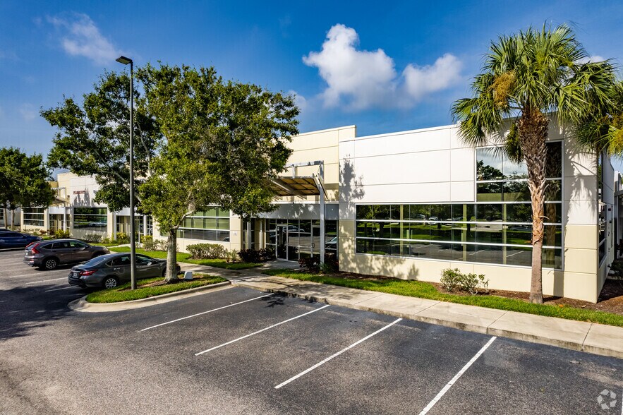 8810 Commodity Cir, Orlando, FL for sale - Building Photo - Image 2 of 21