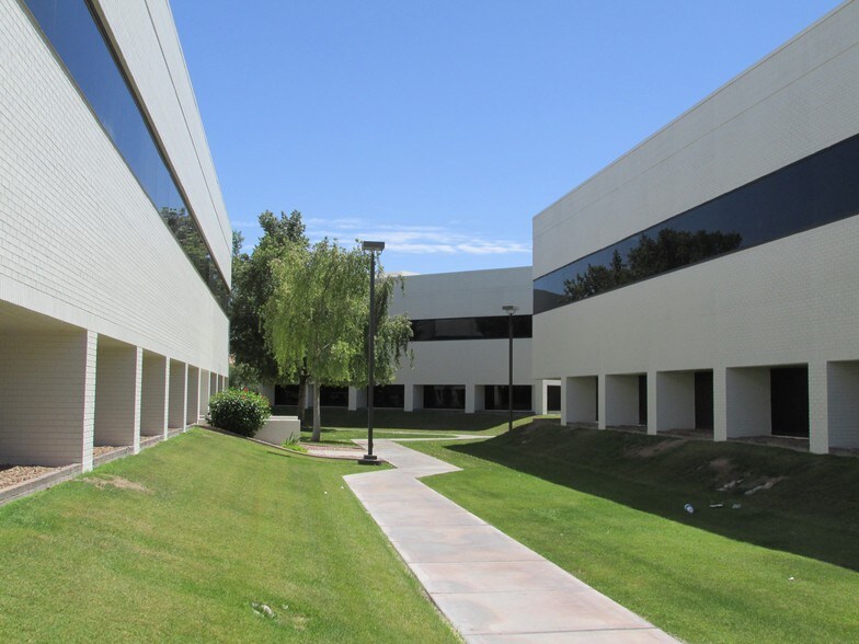 1347 N Alma School Rd, Chandler, AZ à vendre - Photo du bâtiment - Image 3 de 7