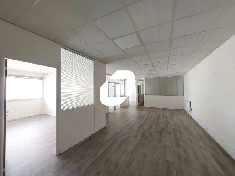 Office in Trappes for lease Interior Photo- Image 1 of 6