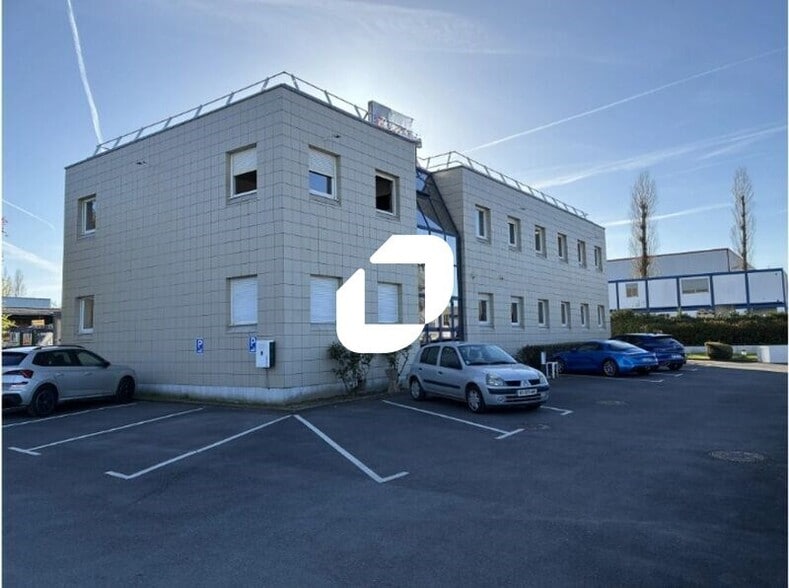 Rue Du Docteur Schweitzer, Morangis for lease - Building Photo - Image 2 of 9