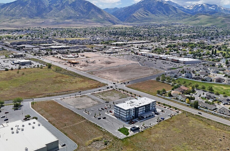 1027-1061 N 200 W, Tooele, UT à louer - Photo du bâtiment - Image 3 de 4