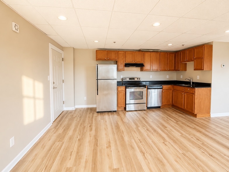 82 Main St, East Hampton, CT à vendre - Photo du bâtiment - Image 3 de 35