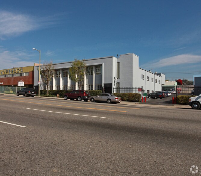 1631 Beverly Blvd, Los Angeles, CA à louer - Photo du bâtiment - Image 2 de 5