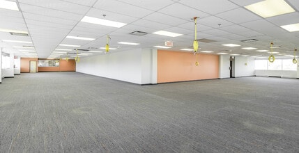 1990 5E Rue, Lévis, QC for lease Interior Photo- Image 2 of 2