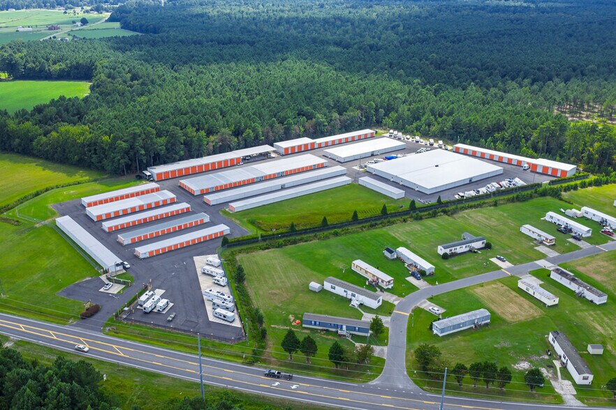 Stow and Go Storage 2 Property Portfolio portefeuille de 2 propriétés à vendre sur LoopNet.ca - Photo du bâtiment - Image 3 de 16