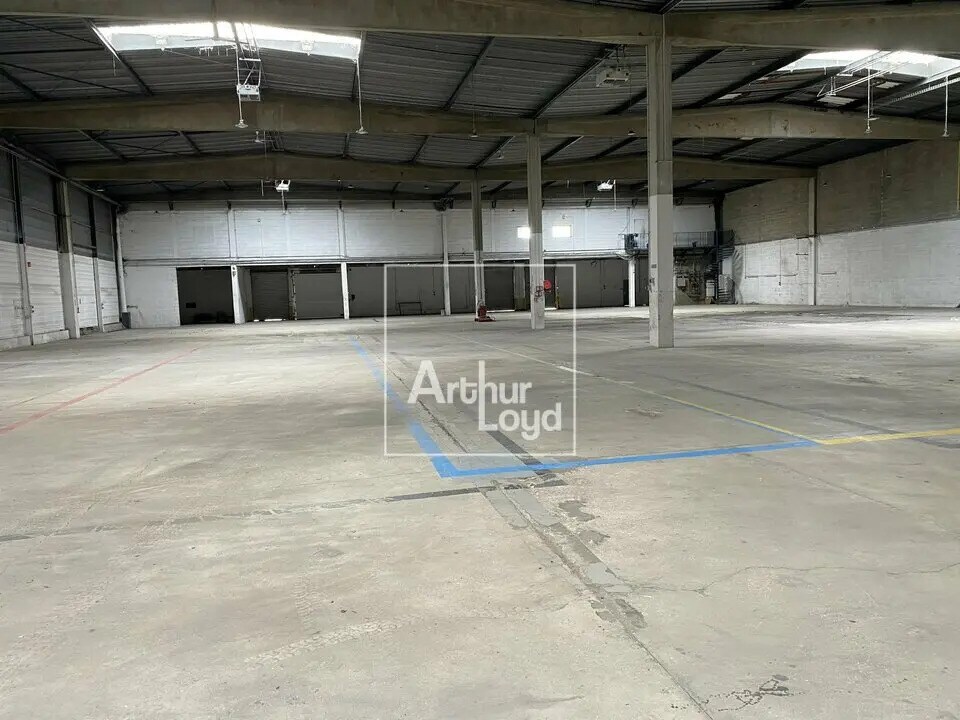 Office in Morangis for lease Building Photo- Image 1 of 6