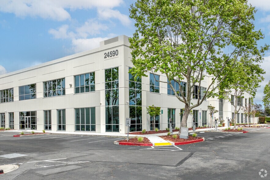 24590 Clawiter Rd, Hayward, CA à louer - Photo du bâtiment - Image 1 de 5