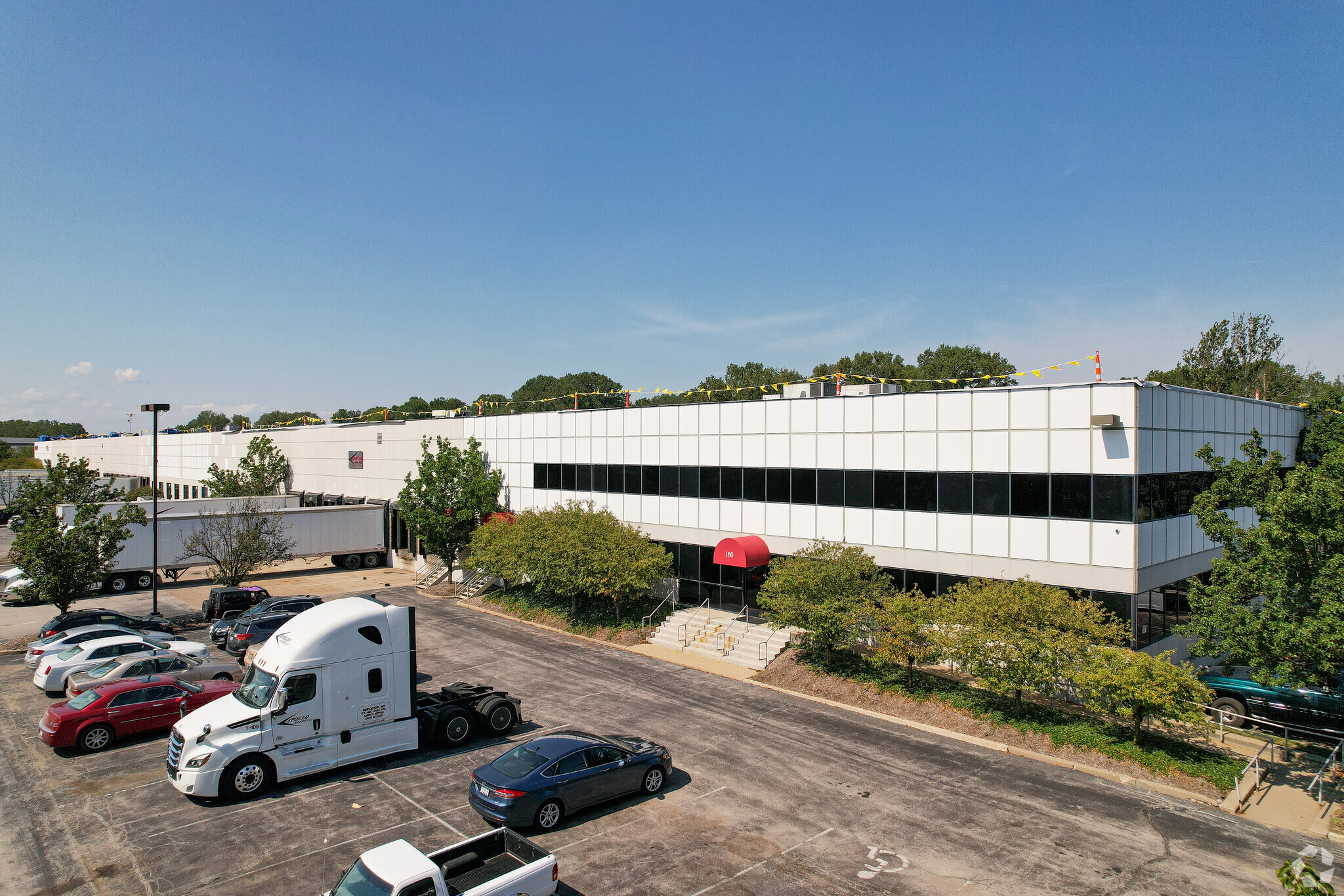 160-275 Corporate Woods Ct, Bridgeton, MO for lease Building Photo- Image 1 of 5