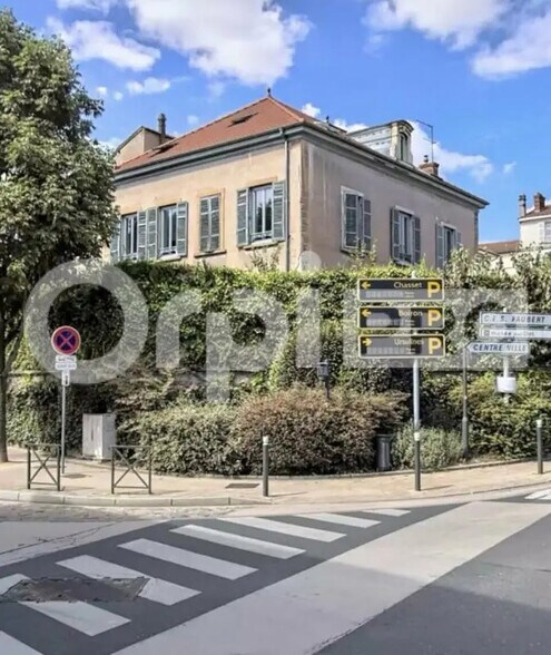 Bureau dans Villefranche-sur-Saône à louer - Photo du bâtiment - Image 1 de 2
