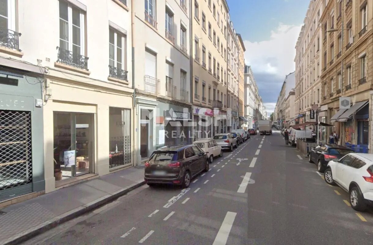 Retail in Lyon for sale Building Photo- Image 1 of 3