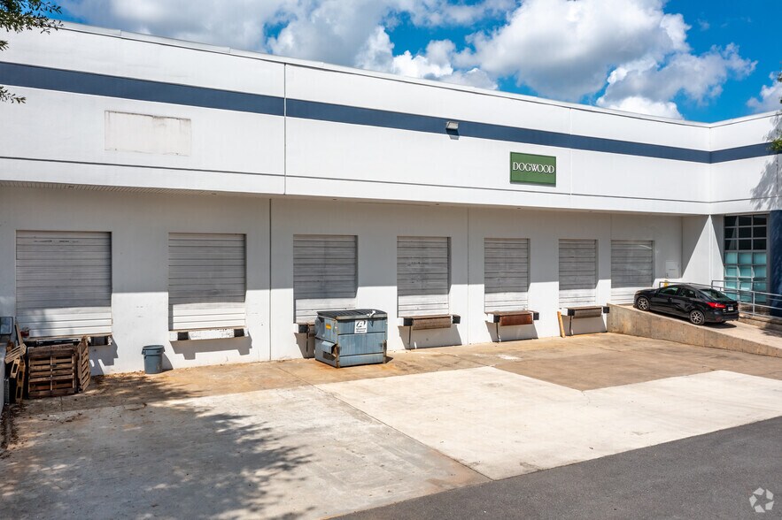 5405 Buford Hwy, Norcross, GA à louer - Photo du bâtiment - Image 3 de 9