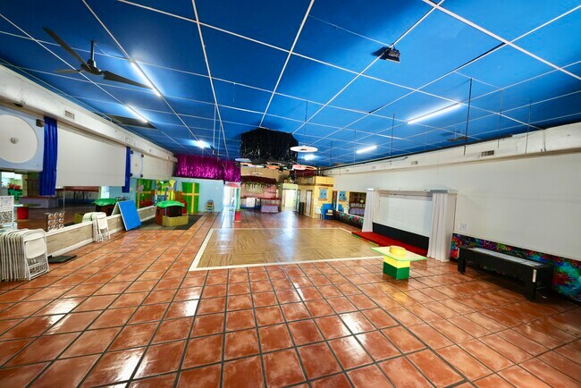 Plus de détails pour 774-798 W 84th St, Hialeah, FL - Industriel à louer