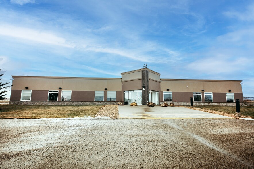 37 Vic Turner Airport Rd, Dawson Creek, BC à vendre - Photo du bâtiment - Image 2 de 21