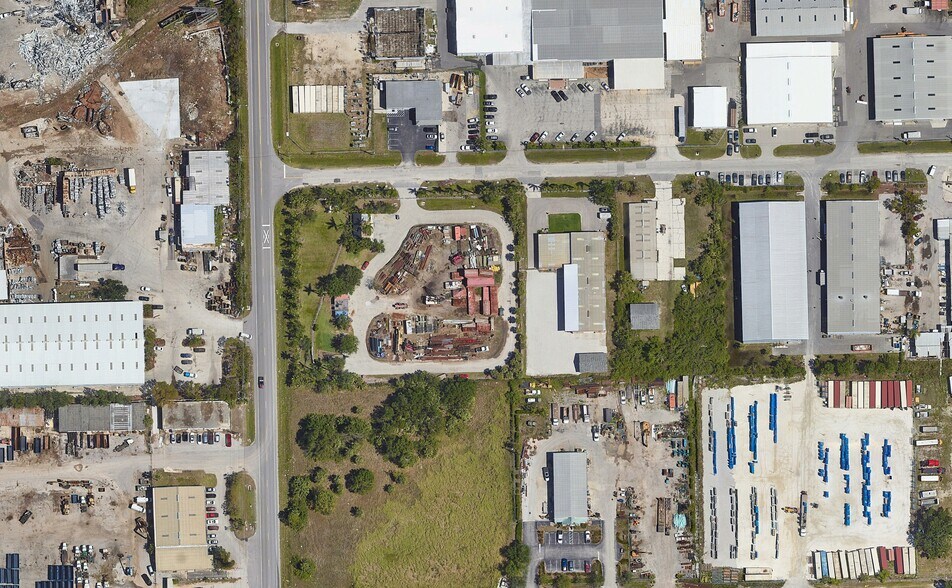 3401 Old Metro Pky, Fort Myers, FL à louer - Photo du bâtiment - Image 2 de 3